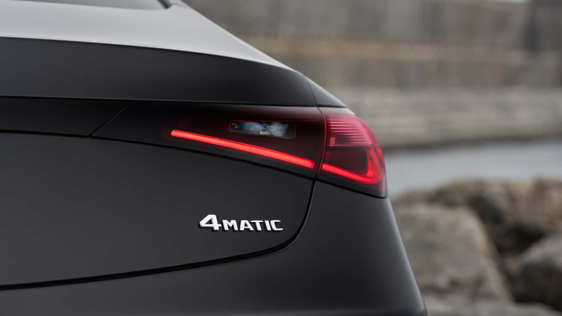2024-mercedes-benz-cle-class-exterior-taillight
