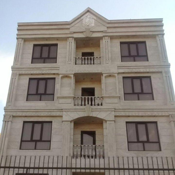 1000505585